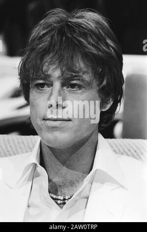 Tournage de l'Europaquiz par les NEI en relation avec les élections européennes télévision nos Europaquiz. Willem Ruys Date: 5 juin 1979 mots clés: Portraits, programmeurs, élections, plans de travail Personne Nom: Ruys Willem institution Nom: MS Willem Ruys Banque D'Images