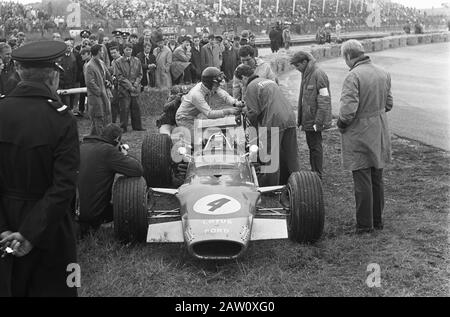 Grand Prix Hollandais Zandvoort 68. Jackie Oliver dans les fosses .; Banque D'Images