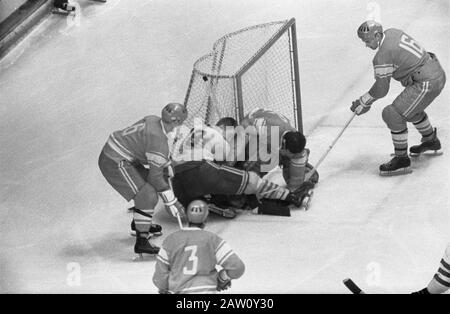 Jeux olympiques de Grenoble, hockey Russie contre Suède 3-2 Date : 13 février 1968 lieu : France, Grenoble mots clés : hockey sur glace, sport Banque D'Images