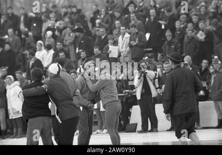Jeux olympiques Grenoble, Verkerk après le trajet 1500 m Date : 15 février 1968 lieu : Grenoble mots clés : patinage, sport Banque D'Images