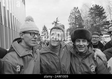 Jeux Olympiques D'Hiver À Grenoble. Médaillés à 5000 mètres. De gauche à droite Peter Nottet (bronze), Fred Anton Maier (Norvège, or) et Kees Verkerk (argent). Date : 15 Février 1968 Lieu : Grenoble Mots Clés : Patinage, Sport Nom De La Personne : Maier, Fred Anton, Nottet, Peter Verkerk, Kees Nom De L'Établissement : Jeux Olympiques D'Hiver Banque D'Images