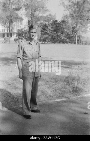 Visite du commandant de l'armée S. H. Track à l'officier inconnu de Semarang Date : 1 juillet 1946 lieu : Indes orientales néerlandaises d'Indonésie Banque D'Images