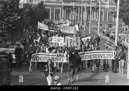 Manifestation éducative au Congrès de la Haye; manifestation du Ministère de l'éducation Date : 24 septembre 1977 mots clés : éducation, manifestations Nom de l'institution : Ministère de l'éducation et de la science Banque D'Images