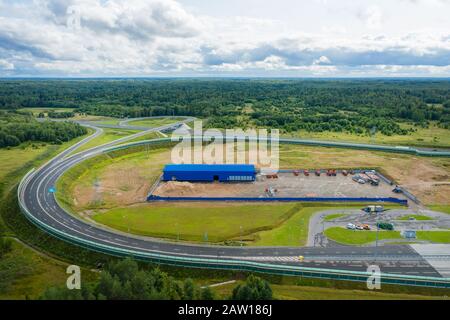 Vue aérienne du M-11 Moscou-St. Autoroute et centre de paiement de Petersburg Banque D'Images