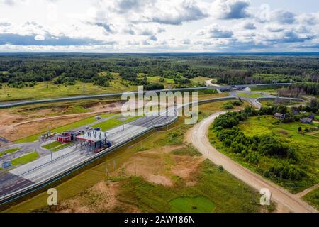 Vue aérienne du M-11 Moscou-St. Autoroute et centre de paiement de Petersburg Banque D'Images