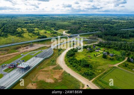 Vue aérienne du M-11 Moscou-St. Autoroute et centre de paiement de Petersburg Banque D'Images