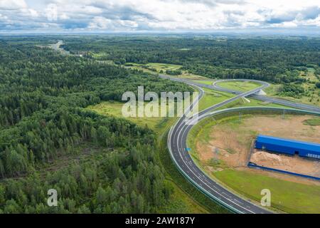 Vue aérienne du M-11 Moscou-St. Autoroute et centre de paiement de Petersburg Banque D'Images