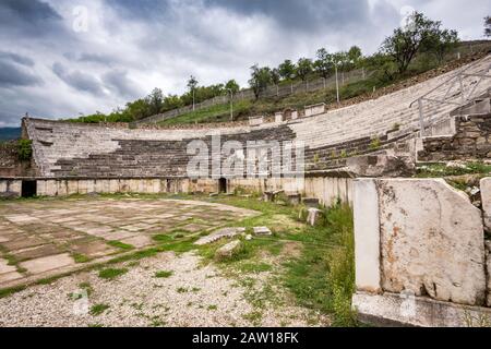 Amphithéâtre à Heraclea Lyncestis, anciennes ruines grecques et romaines, près de Bitola, en Macédoine du Nord Banque D'Images