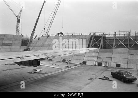 KLM construire un mur sonore autour de la plate-forme où pilote Date: 24 janvier 1972 Nom de l'institution: KLM Banque D'Images