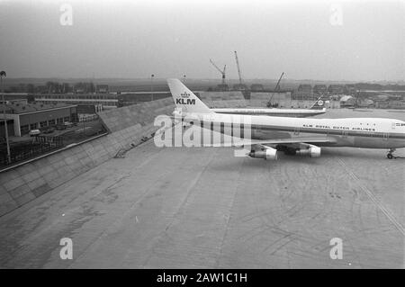 KLM construire un mur sonore autour de la plate-forme où pilote Date: 24 janvier 1972 Nom de l'institution: KLM Banque D'Images