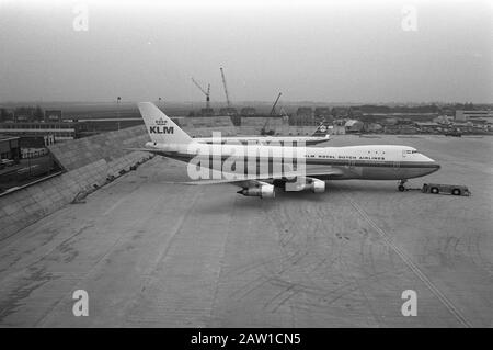 KLM construire un mur sonore autour de la plate-forme où pilote Date: 24 janvier 1972 Nom de l'institution: KLM Banque D'Images