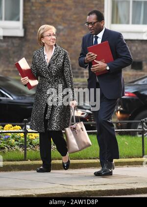 Andrea Leadsom, secrétaire d'État au ministère des Affaires, de l'énergie et de la Stratégie industrielle Kwasi Kwarteng, arrive pour une réunion du Cabinet au 10 Downing Street, Londres. Banque D'Images