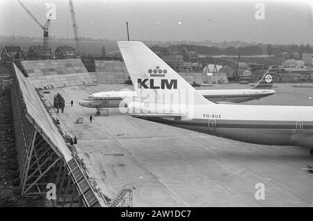 KLM construire un mur sonore autour de la plate-forme où pilote Date: 24 janvier 1972 Nom de l'institution: KLM Banque D'Images