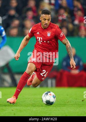 Munich, Allemagne. 05 février 2020. Football Munich-Hoffenheim, Munich, 5 Février 2020. Corentin TOLISSO, FCB 24 FC BAYERN MUNICH - TSG 1899 HOFFENHEIM 4-3 - LA RÉGLEMENTATION DFB INTERDIT TOUTE UTILISATION DE PHOTOGRAPHIES comme SÉQUENCES D'IMAGES et/ou QUASI-VIDÉO - DFB-Pokal, coupe allemande de football, meilleur des huit, Munich, 05 février 2020. Saison 2019/2020, Crédit: Peter Schatz/Alay Live News Banque D'Images