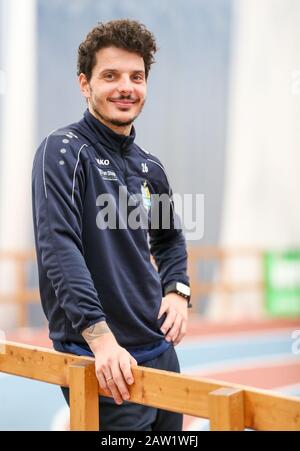 04 février 2020, Saxe, Chemnitz: Philipp Hostiner, attaquant de Chemnitzer FC, l'équipe de football de troisième ligue, se tient dans la salle d'athlétisme après le test de lactate. Hostiner a transféré du club autrichien de première division SK Sturm Graz au CFC en septembre 2019. L'attaquant devient de plus en plus important pour le club. Photo: Jan Woitas/dpa-Zentralbild/dpa Banque D'Images