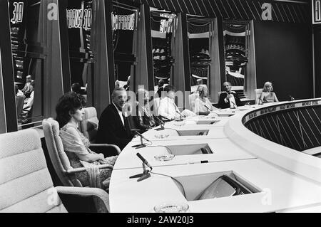 Tournage de l'Europaquizz par les NEI en relation avec les élections européennes Aperçu Au cours du questionnaire Date: 5 juin 1979 mots clés: Télévision, élections, plans de travail Nom De La Personne: Europe Quiz institution Nom: Nos Banque D'Images