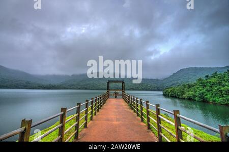 Réservoir d'eau près de Panhala, Kolhapur, Maharashtra, Inde Banque D'Images