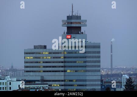 Berlin, Allemagne. 31 janvier 2020. Vue sur le bâtiment du centre de télévision rbb. Crédit: Soeren Stache/dpa-Zentralbild/ZB/dpa/Alay Live News Banque D'Images