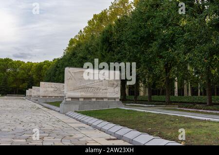 Le Mémorial De La Guerre Soviétique Dans Le Parc Treptower, Berlin Banque D'Images