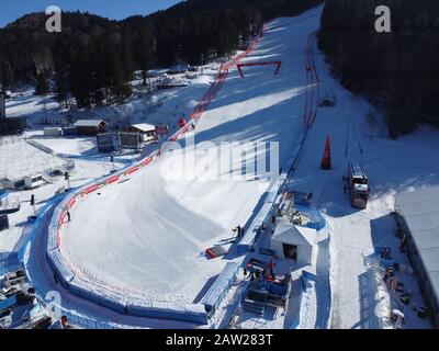 Garmisch Partenkirchen, Allemagne. 06 février 2020. La ligne d'arrivée de la course de Kandahar. Garmisch-Partenkirchen a demandé d'accueillir la coupe du monde de ski alpin 2025 (avec une drone). Crédit: Stephan Jansen/Dpa/Alay Live News Banque D'Images