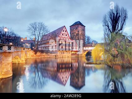 Nuremberg, Allemagne à Bridge. Banque D'Images