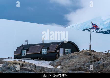 Port Lockroy, base britannique située dans un port naturel en face de la péninsule Antarctique. Il possède le bureau de poste le plus au sud au monde. Banque D'Images