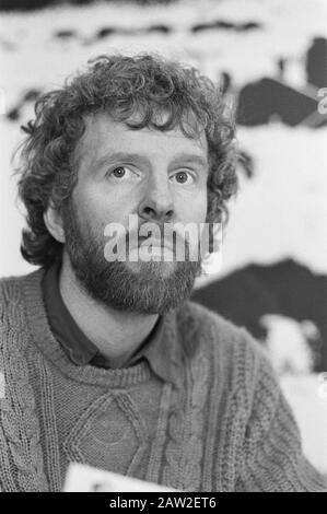 Conférence de presse PvdA Nieuwpoort; Nico Schrijver, président de la Fondation Evert Vermeer Date: 27 mars 1985 mots clés: Conférences de presse, présidents Nom de l'institution: Nieuwpoort, Labour Banque D'Images