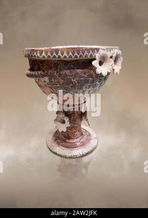 Luxueux Minoan Kamares banquet Ware krater richement décoré avec des lilas appiiques, Phaistos 1800-1700 BC; Musée archéologique d'Héraklion. Ce s Banque D'Images