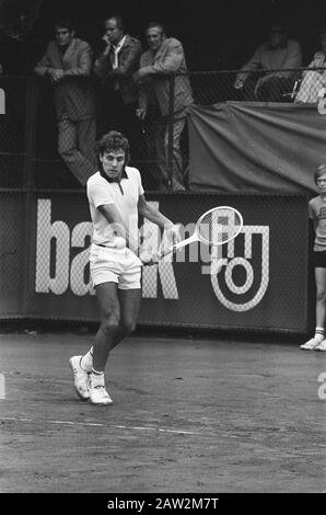 Championnats internationaux de tennis en 1975 à La Milk House à Hilversum Pinner (Allemagne de l'Ouest) en action Date: 18 juillet 1975 lieu: Hilversum, Noord-Holland mots clés: Tennis, tournoi Nom De La Personne: Pinner Ulrich Nom de l'institution: Melkhuisje, 't Banque D'Images