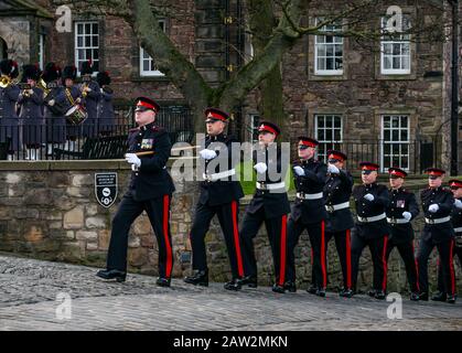 Edinburgh Castle, Édimbourg, Écosse, Royaume-Uni. 06 février 2020. 21 Salute d'armes : le salut de l'Artillerie royale du 26 Régiment marque l'occasion de l'accession de la Reine au trône le 6 février 1952, il y a 68 ans Banque D'Images