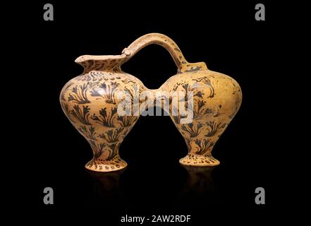 Minoan décoré d'une double brochette avec motif fleuri crocus, Poros Héraklion 1800-1650 av. J.-C.; Musée archéologique d'Héraklion, fond noir. Banque D'Images