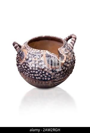 Minoan Kamares Ware avec décorations polychromées , Phaistos 1900-1700 BC; Musée archéologique d'Héraklion, fond blanc. Ce style de poterie est Banque D'Images