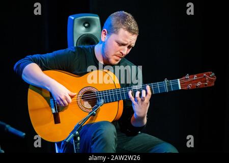 Barcelone - ENERO 15: Concierto de Mayte Martín y Alejandro Hurtado organizado por Sociedad Flamenca Barcelonesa El Dorado en Centre Cívic Parc Sandar Banque D'Images