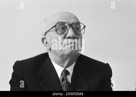 Conférence De Presse Avec Le Premier Ministre Italien Fanfani (L) Et Le Premier Ministre Lubbers Du Premier Ministre De La Haye Fanfani Date : Le 14 Avril 1983 Lieu : La Haye, Hollande-Méridionale Mots Clés : Premier Ministre, Conférences De Presse, Portraits Nom De La Personne : Fanfani, Amintore Banque D'Images