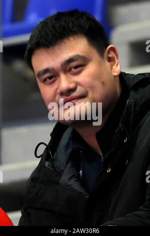 Belgrade, Serbie. 6 février 2020. Le Président de l'Association chinoise de basket-ball Yao Ming se présente lors d'un match de groupe B entre la Chine et la Grande-Bretagne lors du tournoi de basket-ball qualifié olympique des femmes à Belgrade, en Serbie, le 6 février 2020. Crédit: Predrag Milolavljevic/Xinhua/Alay Live News Banque D'Images