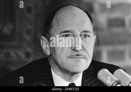 Le premier ministre Wilson a donné une conférence de presse après une réunion à la Haye, Ministre Lun (chef) Date : 27 février 1967 lieu : la Haye, Hollande-Méridionale mots clés : Ministres, conférences de presse Nom de la personne : LUN, JAMH, Lun, Joseph Banque D'Images