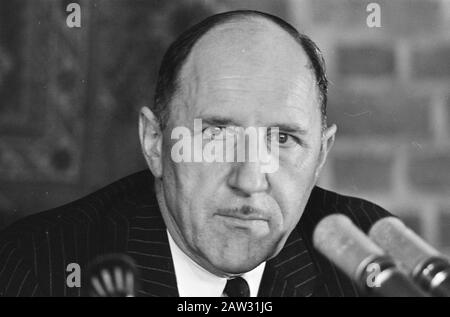 Le premier ministre Wilson a donné une conférence de presse après une réunion à la Haye, Ministre Lun (chef) Date : 27 février 1967 lieu : la Haye, Hollande-Méridionale mots clés : Ministres, conférences de presse Nom de la personne : LUN, JAMH, Lun, Joseph Banque D'Images