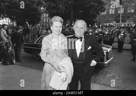 Premiere Bridge trop loin dans la ville; Prince Bernhard et Joseph Lun Date: 22 juin 1977 mots clés: Première Personne Nom: Bernhard (prince Pays-Bas), Ville, Lun, JAMH, Lun, Joseph Banque D'Images