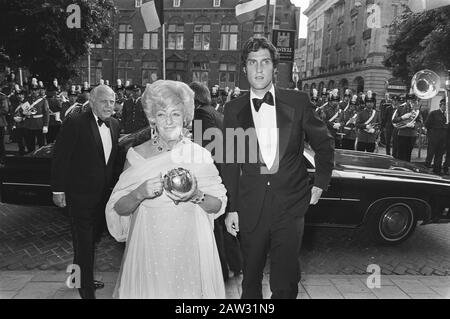 Premiere Bridge trop loin dans la ville; Prince Bernhard et Joseph Lun Date: 22 juin 1977 mots clés: Première Personne Nom: Bernhard (prince Pays-Bas), Ville, Lun, JAMH, Lun, Joseph Banque D'Images