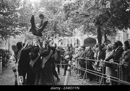 Visite Royale À Zeeland. Ensuite, le gagnant dans l'air, invités distingués à droite Date: 14 septembre 1967 lieu: Zeeland mots clés: Princes, PRINCESSES, gagnants, visite Banque D'Images