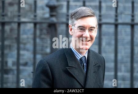 Londres, Royaume-Uni. 6 février 2020. Jacob Rees-Mogg député PC leader de la Chambre des communes quitte une réunion du Cabinet au 10 Downing Street, London Credit: Ian Davidson/Alay Live News Banque D'Images