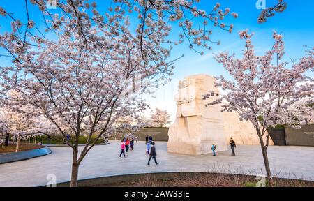 Washington - 12 AVRIL 2015 : le mémorial du leader des droits civiques Martin Luther King Jr. Au cours de la saison de printemps dans le parc de West Potomac. Banque D'Images