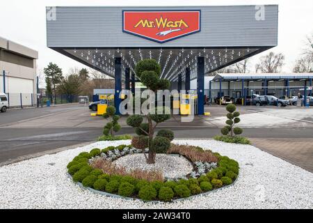 M. Wash station-service et lavage de voiture sur la rue Raderthalguertel, Cologne, Allemagne M. Wash Tankstelle und Autowaschstrasse am Raderthalguertel, K Banque D'Images