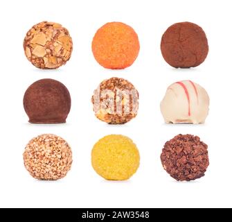 Collection de bonbons au chocolat. Bonbons au chocolat isolés sur fond blanc. Banque D'Images