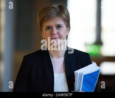 Édimbourg, Royaume-Uni. 6 février 2020. Photo : Nicola Sturgeon MSP - Premier ministre de l'Écosse et chef du Parti national écossais (SNP). Déclaration Ministérielle: Budget Écossais Pour 2020-21. Scènes du Parlement écossais le jour où le ministre des Finances Derek Mackay devait dévoiler son budget, Kate Forbes MSP - ministre des Finances publiques et de l'économie numérique, livre le budget. Crédit : Colin Fisher/Alay Live News Banque D'Images