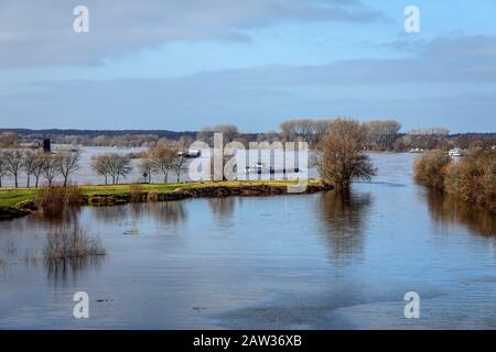 Wesel, Rhénanie-du-Nord-Westphalie, Bas-Rhin, Allemagne, inondation de la rivière Lippe dans la zone de plaine inondable où la rivière Lippemuendung coule Banque D'Images