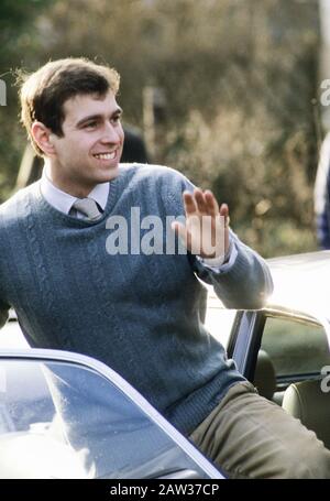 Le prince Andrew, duc de York, rend visite à Wivenhoe, Angleterre, janvier 1986. Banque D'Images