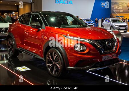 Bruxelles - 9 JANVIER 2020: Nouveau modèle de voiture de sport croisé Nissan Juke présenté au salon automobile Bruxelles Autosalon 2020. Banque D'Images