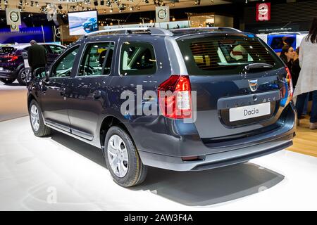 Bruxelles - 9 JANVIER 2020: Nouveau modèle de voiture Dacia Logan MCV Stepway présenté au salon automobile Bruxelles Autosalon 2020. Banque D'Images