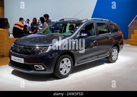 Bruxelles - 9 JANVIER 2020: Nouveau modèle de voiture Dacia Logan MCV Stepway présenté au salon automobile Bruxelles Autosalon 2020. Banque D'Images